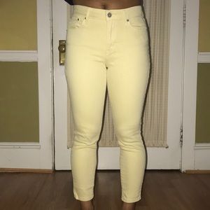 Women’s light yellow denim.